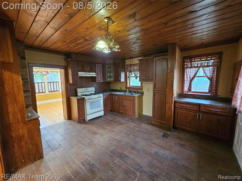 24416 Hass Street Property Photo 11