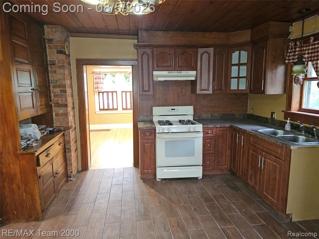 24416 Hass Street Property Photo 13