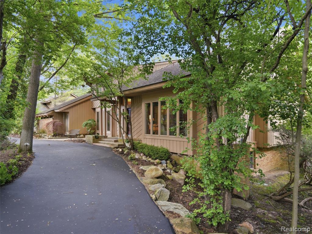 4751 Rolling Ridge Road Property Photo 1