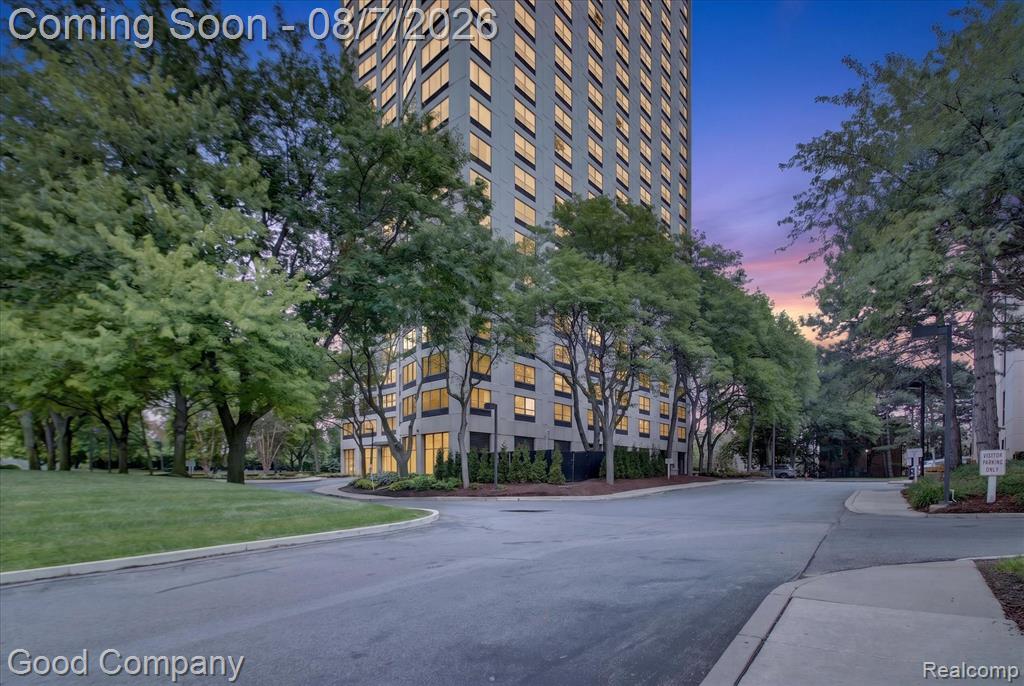 5000 Town Center Property Photo 1