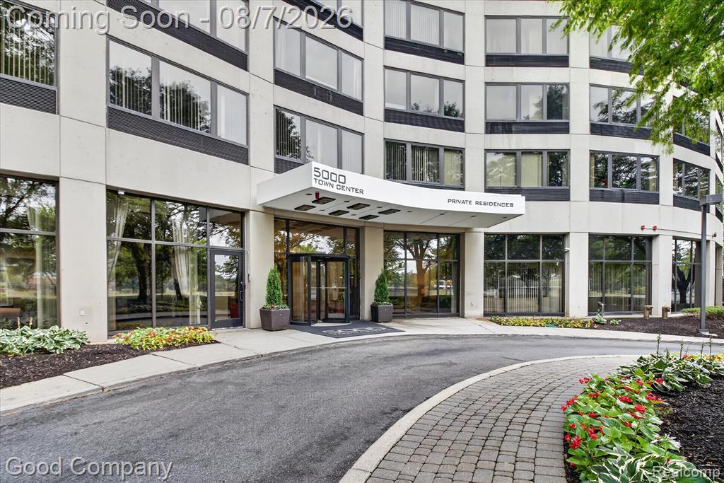 5000 Town Center Property Photo 3