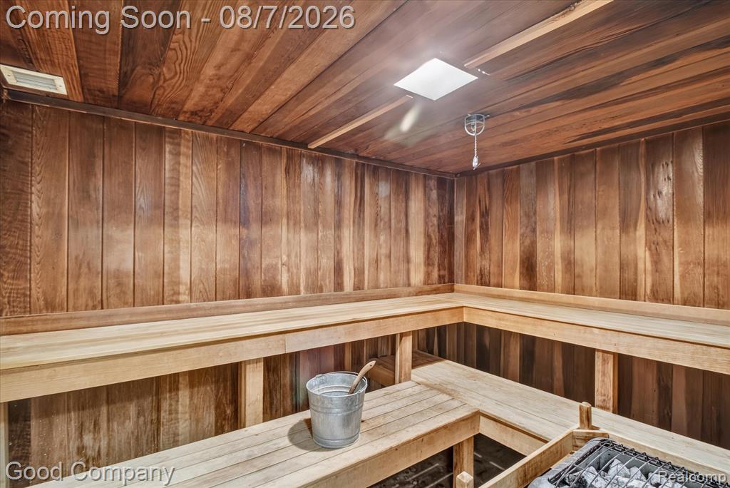 5000 Town Center Property Photo 4