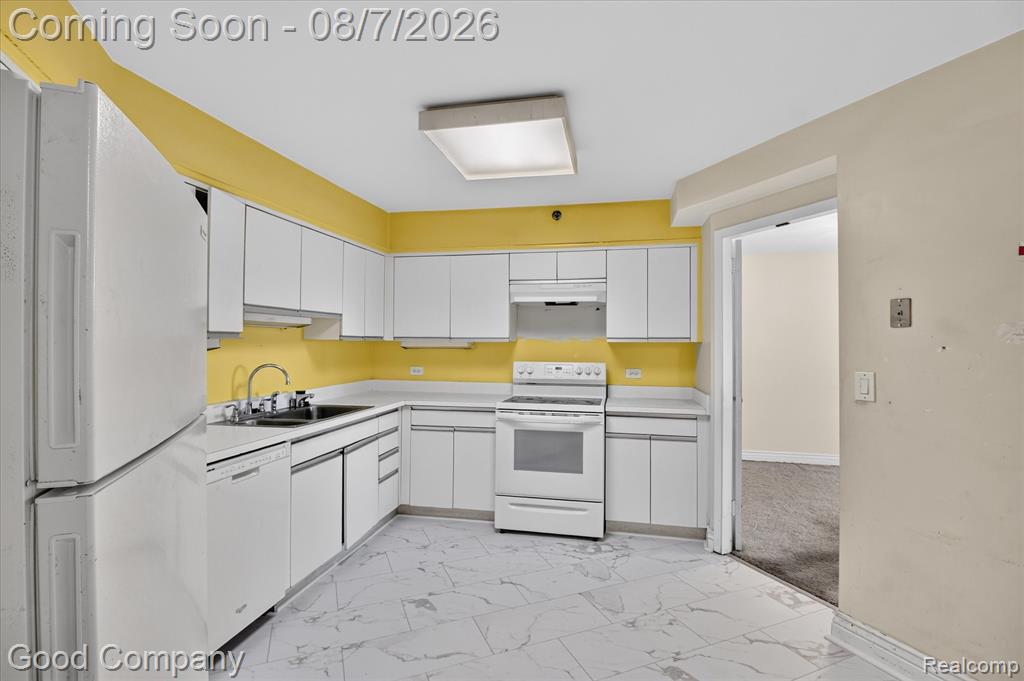 5000 Town Center Property Photo 10