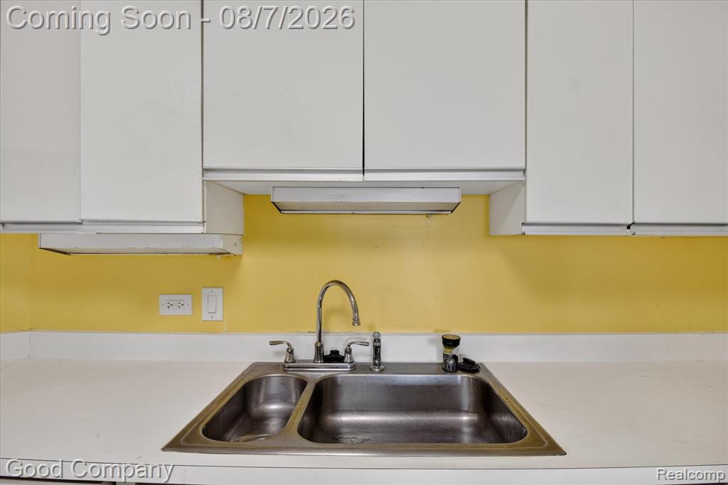 5000 Town Center Property Photo 13