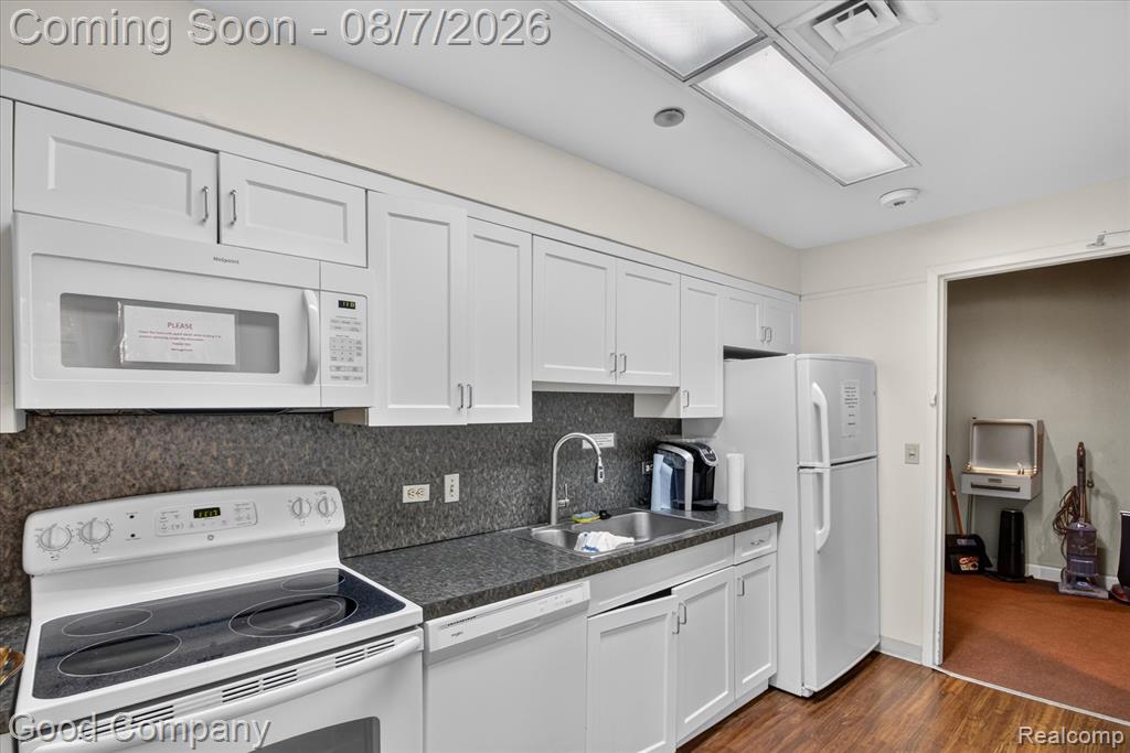 5000 Town Center Property Photo 59