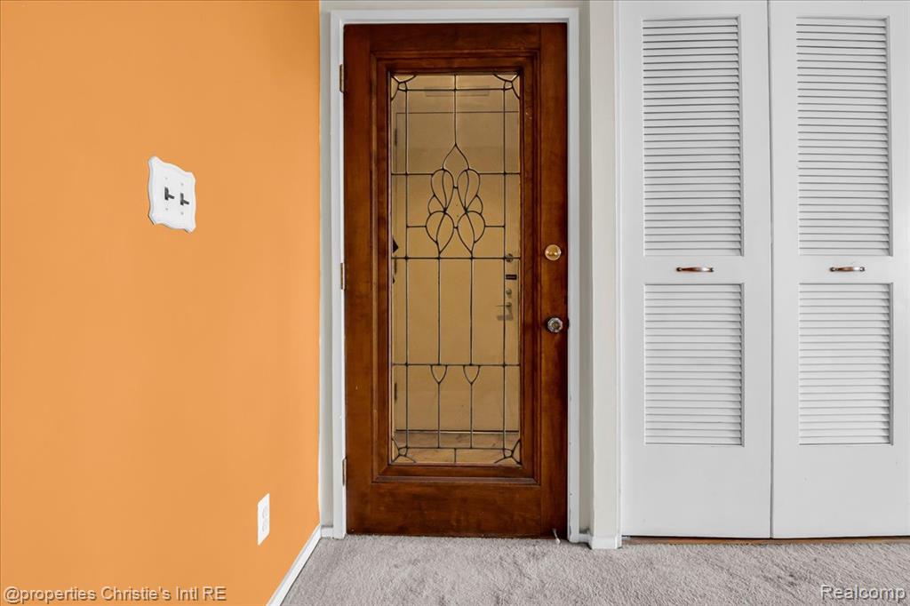 8200 E Jefferson Avenue Property Photo 7