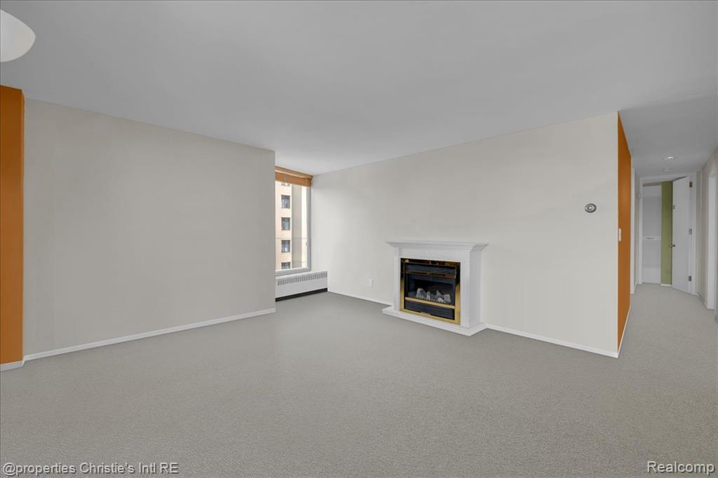 8200 E Jefferson Avenue Property Photo 19