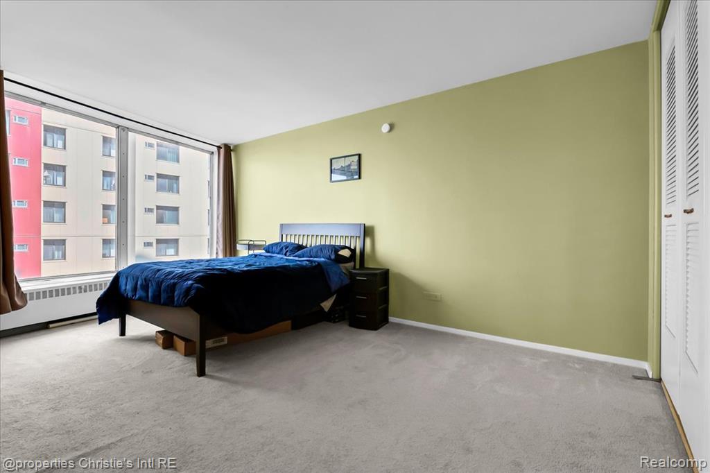 8200 E Jefferson Avenue Property Photo 24