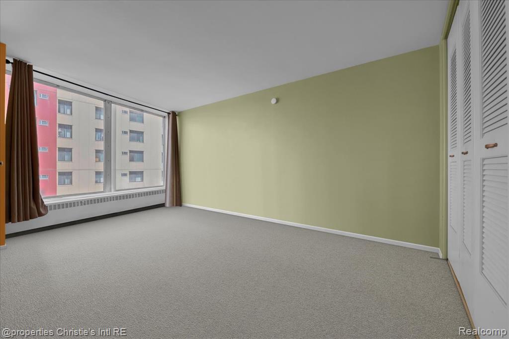 8200 E Jefferson Avenue Property Photo 25