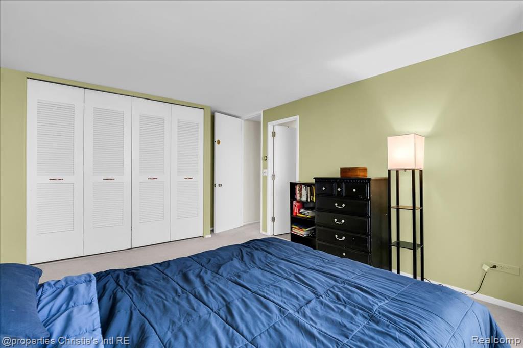 8200 E Jefferson Avenue Property Photo 26