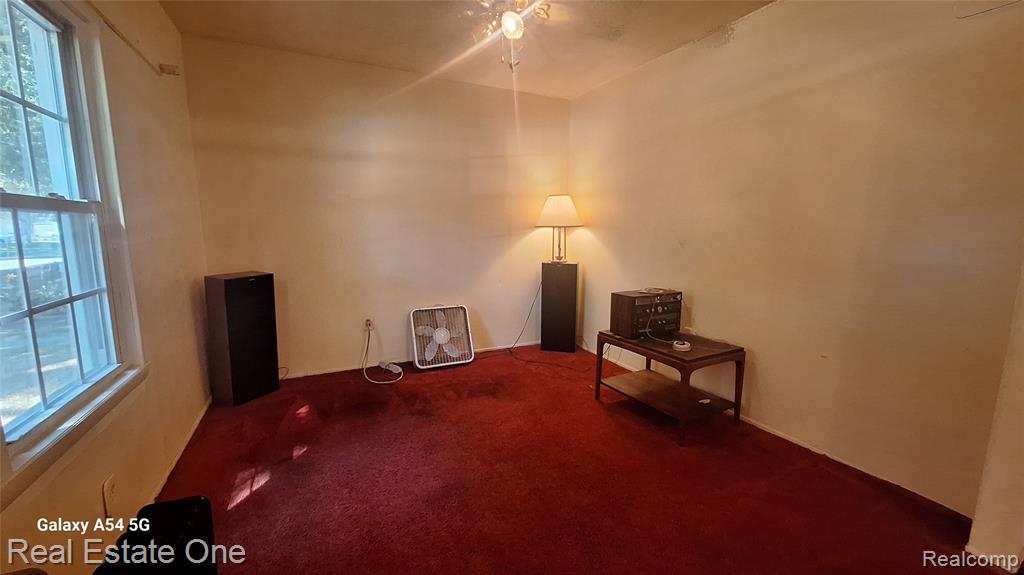 28214 Eton Street Property Photo 5