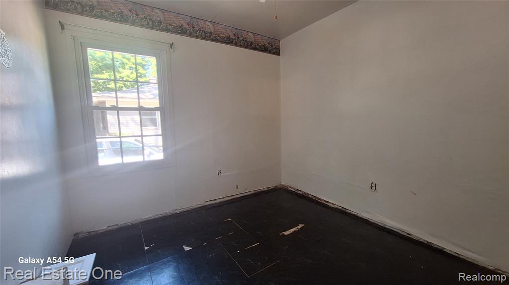 28214 Eton Street Property Photo 6