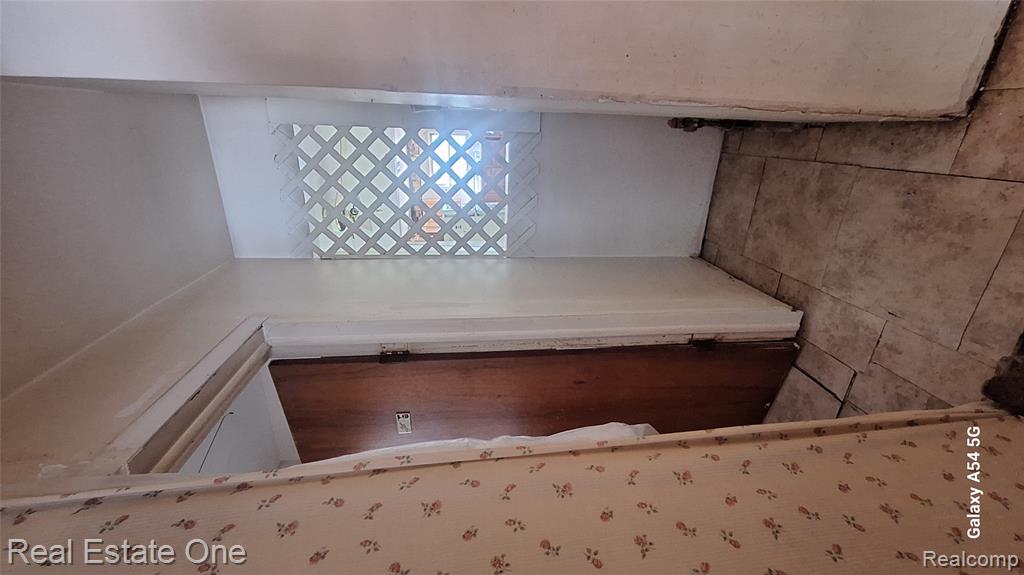 28214 Eton Street Property Photo 8