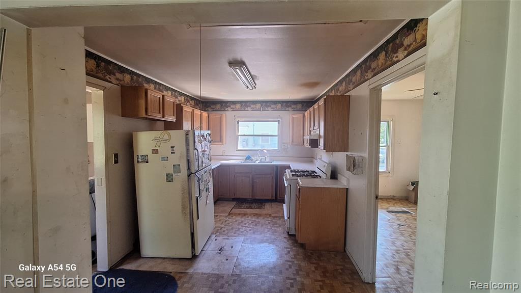 28214 Eton Street Property Photo 14