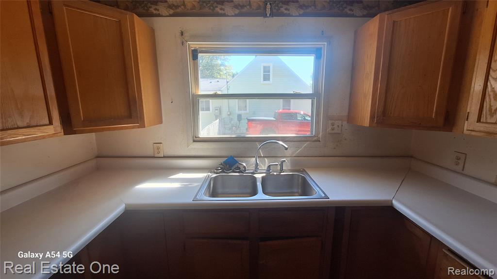 28214 Eton Street Property Photo 15