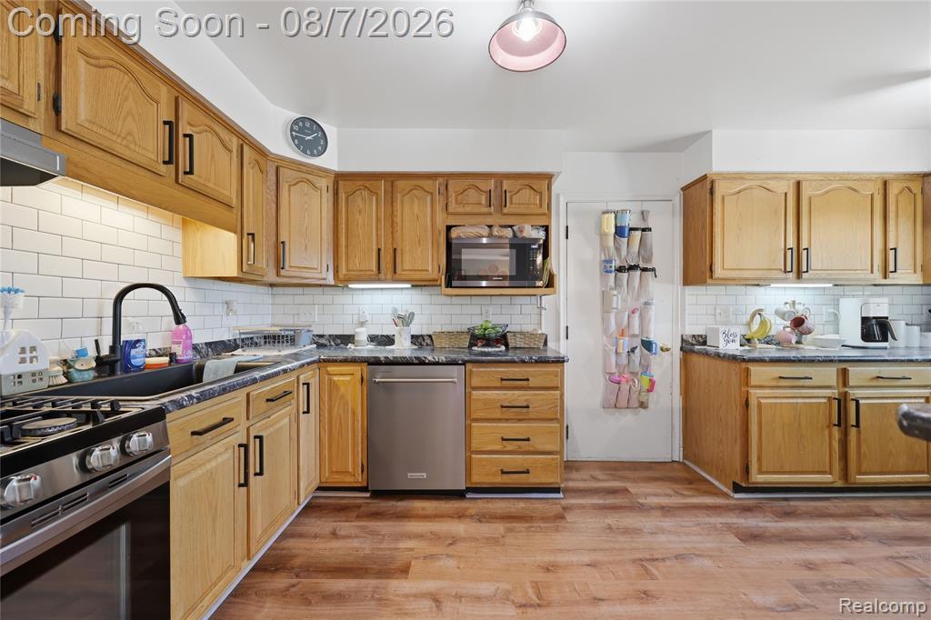 8517 Plumbrook Road Property Photo 6