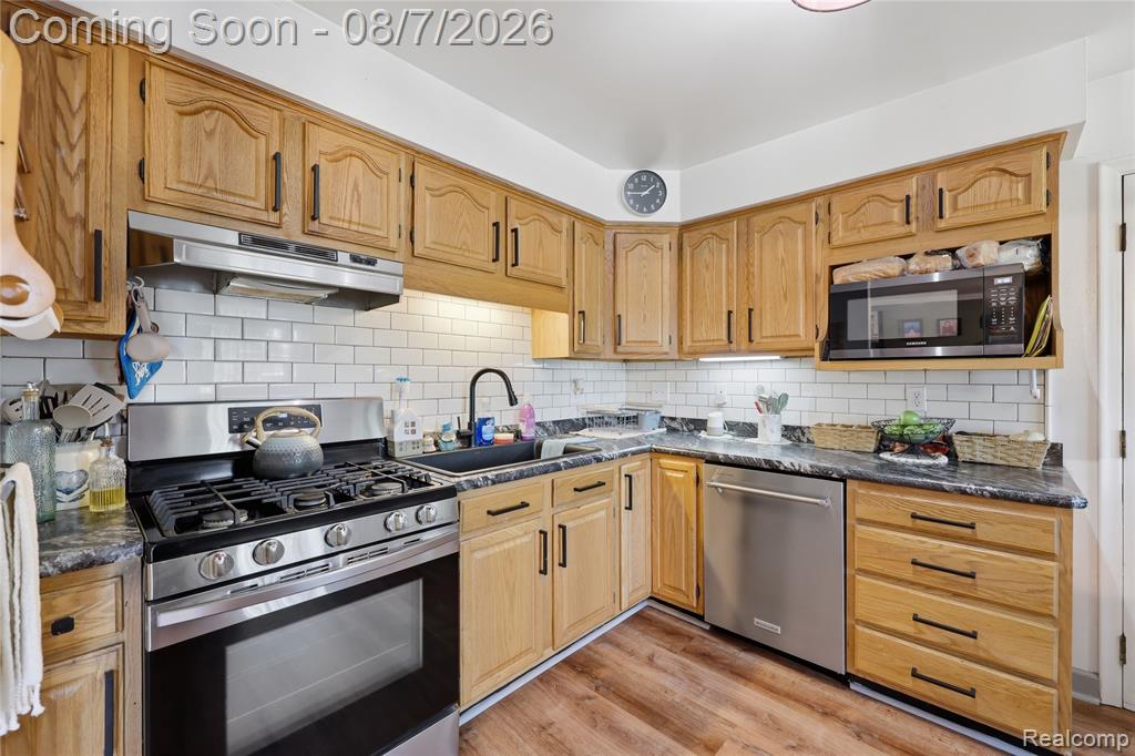 8517 Plumbrook Road Property Photo 7