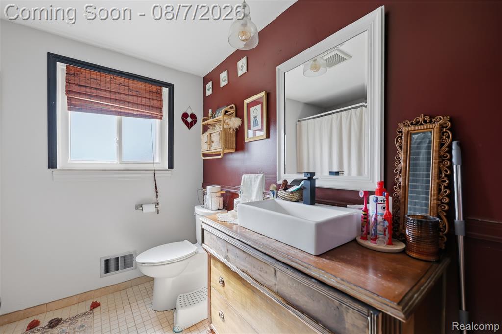 8517 Plumbrook Road Property Photo 17