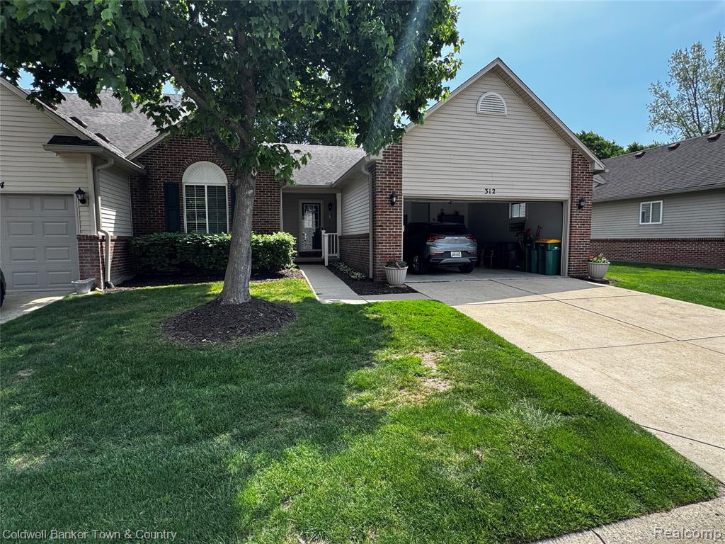312 Redmaple Lane Property Photo 2
