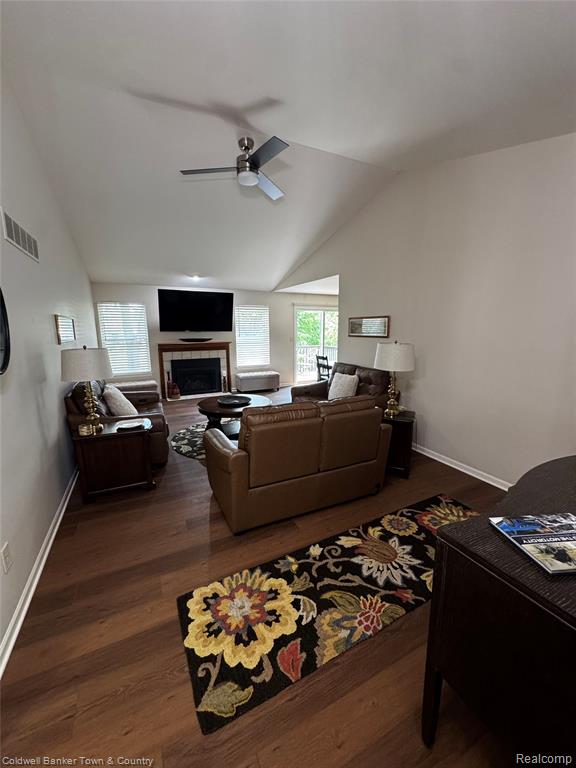 312 Redmaple Lane Property Photo 5