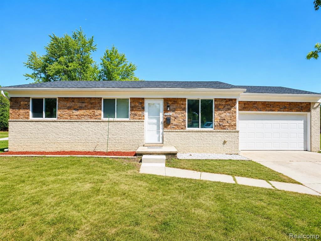 25101 Masch Avenue Property Photo 1