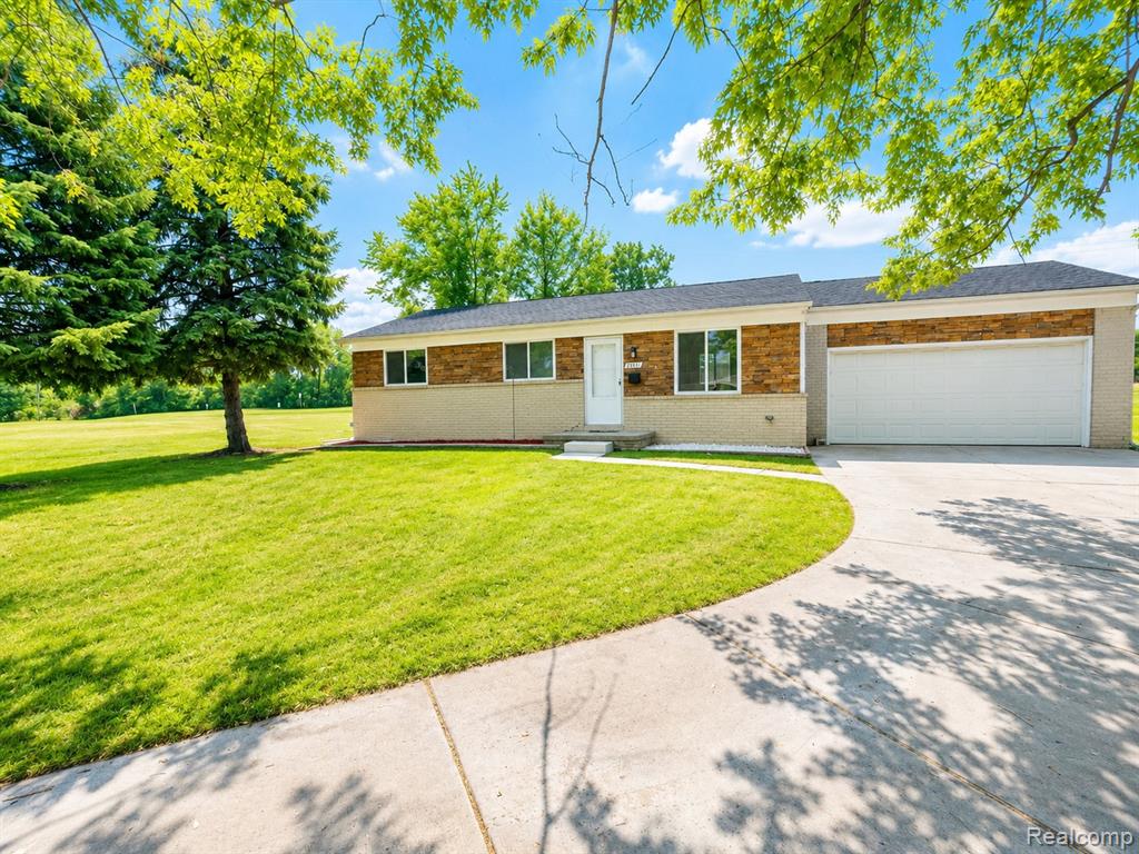 25101 Masch Avenue Property Photo 2