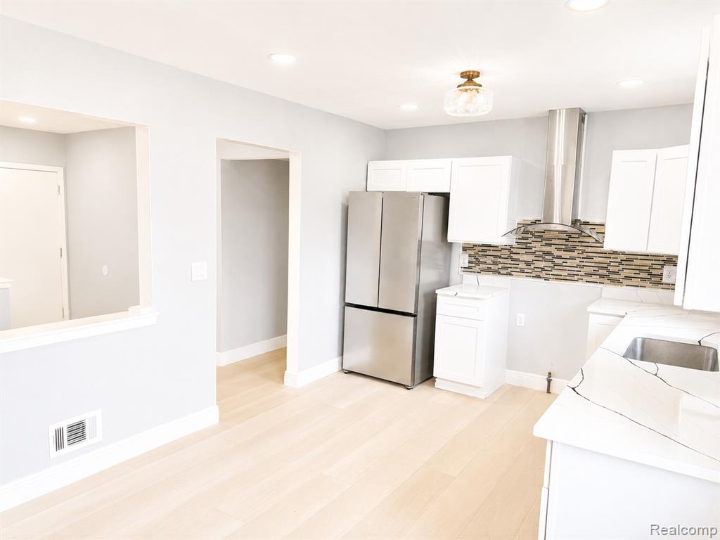 25101 Masch Avenue Property Photo 8
