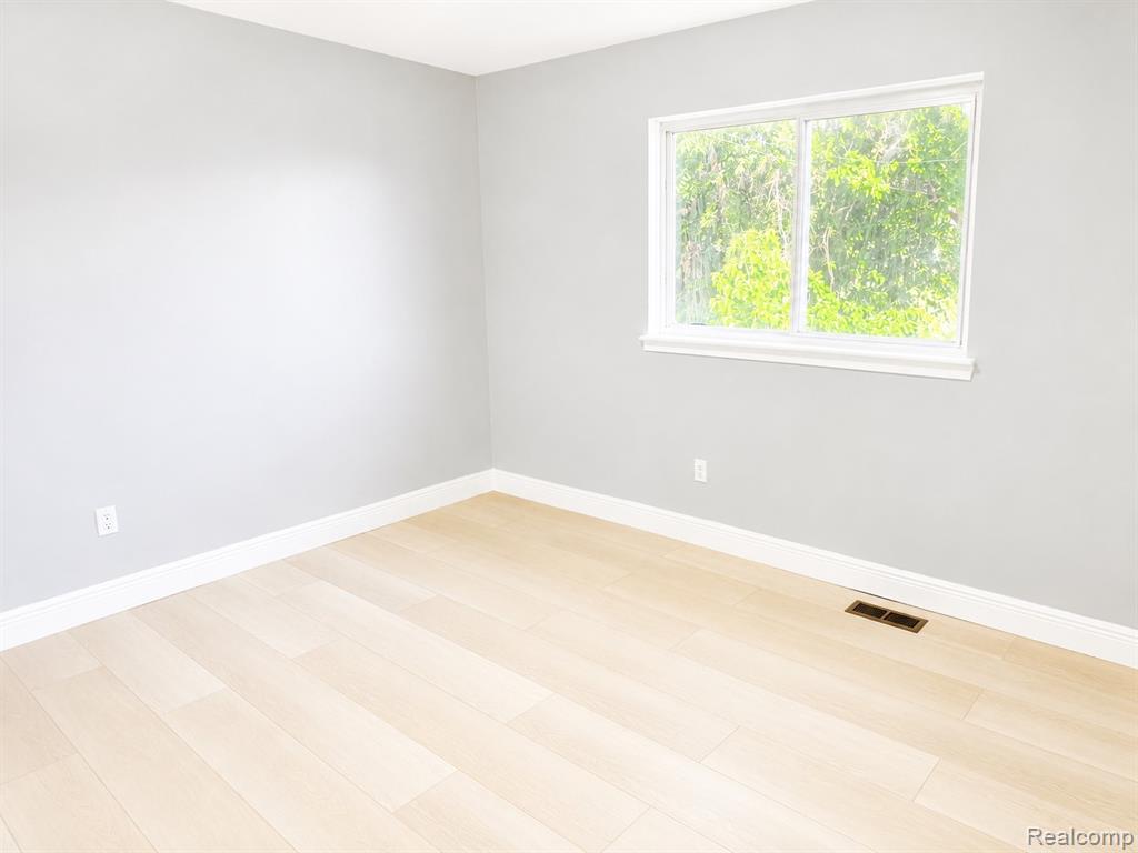 25101 Masch Avenue Property Photo 12