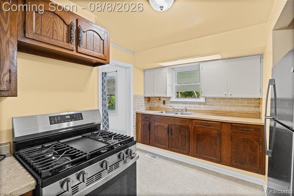 2240 Morrish Street Property Photo 7