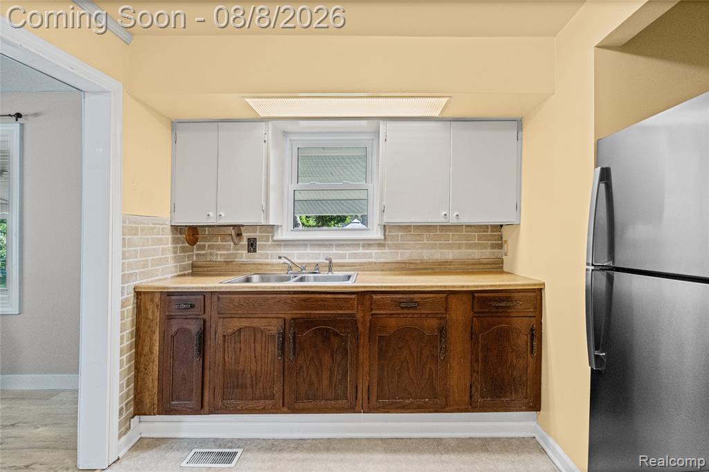 2240 Morrish Street Property Photo 8
