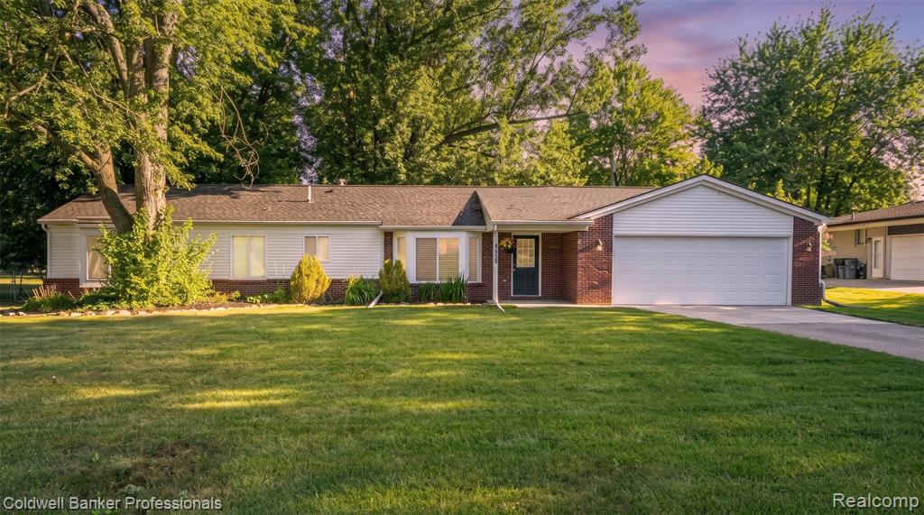 5475 Botsford Avenue Property Photo 1