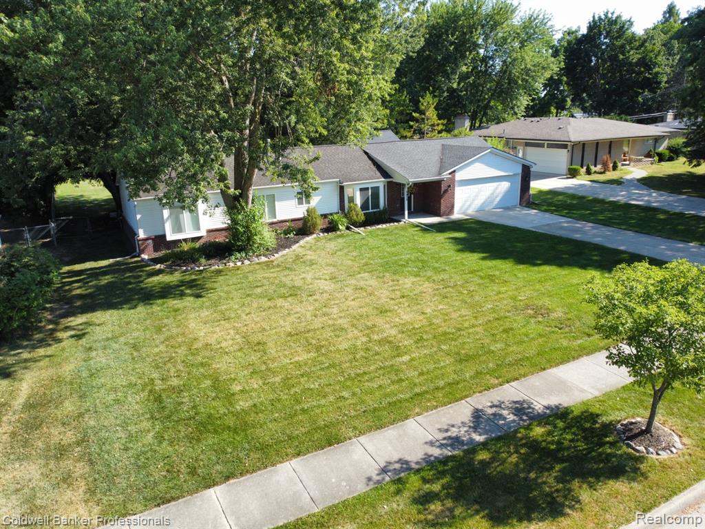 5475 Botsford Avenue Property Photo 2