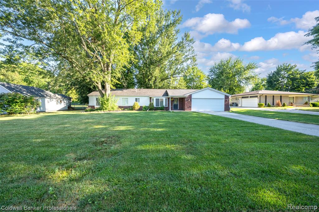 5475 Botsford Avenue Property Photo 3