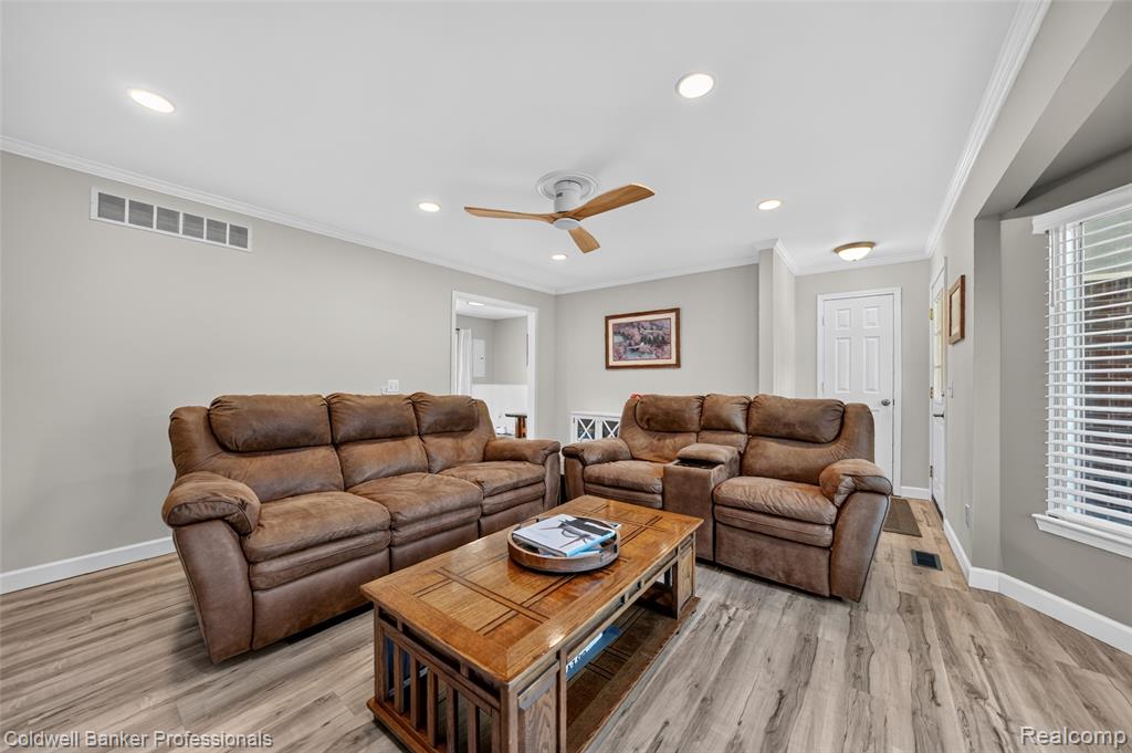 5475 Botsford Avenue Property Photo 6