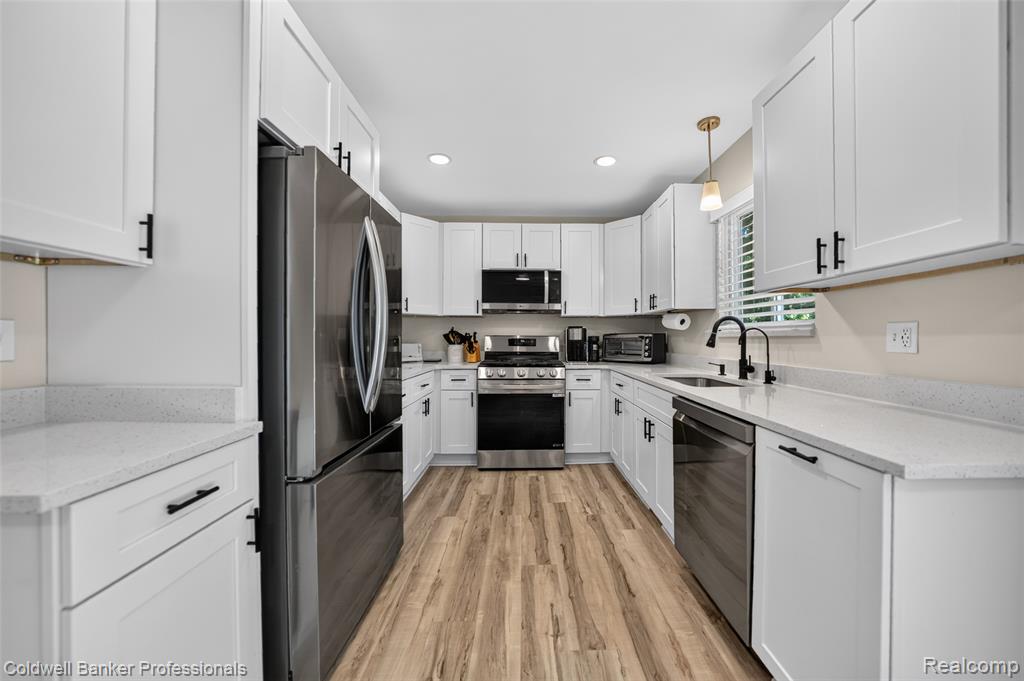 5475 Botsford Avenue Property Photo 11