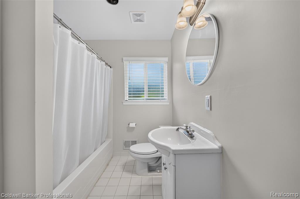 5475 Botsford Avenue Property Photo 15