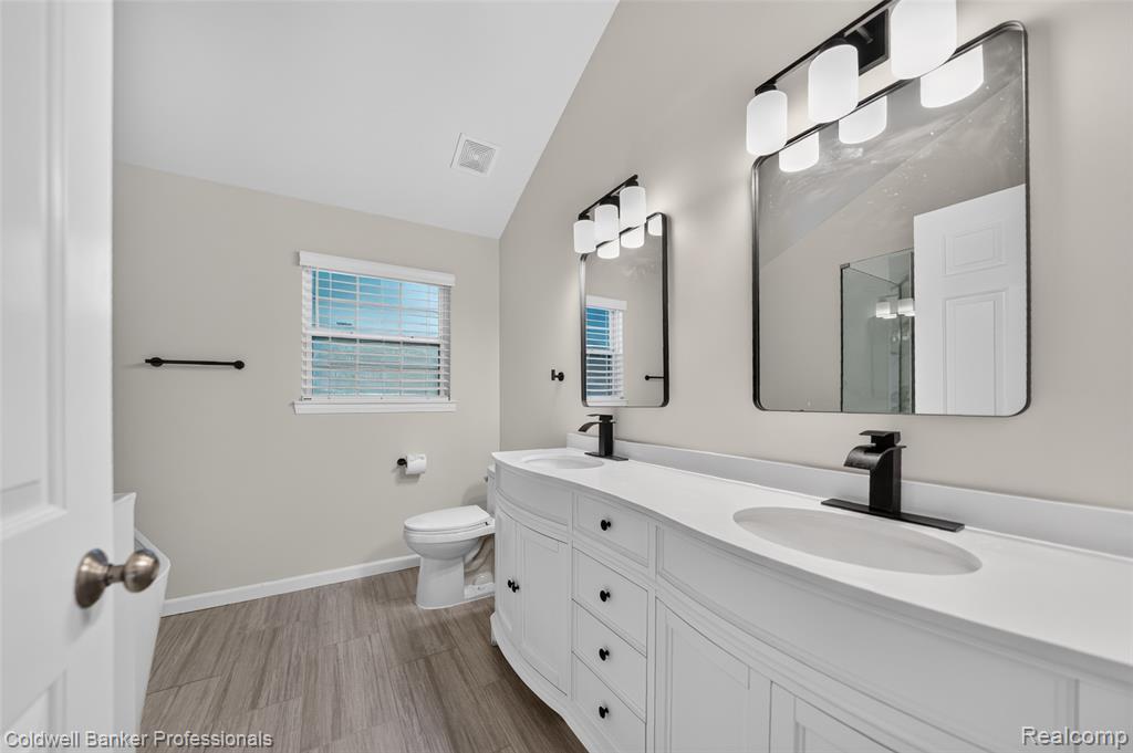 5475 Botsford Avenue Property Photo 19