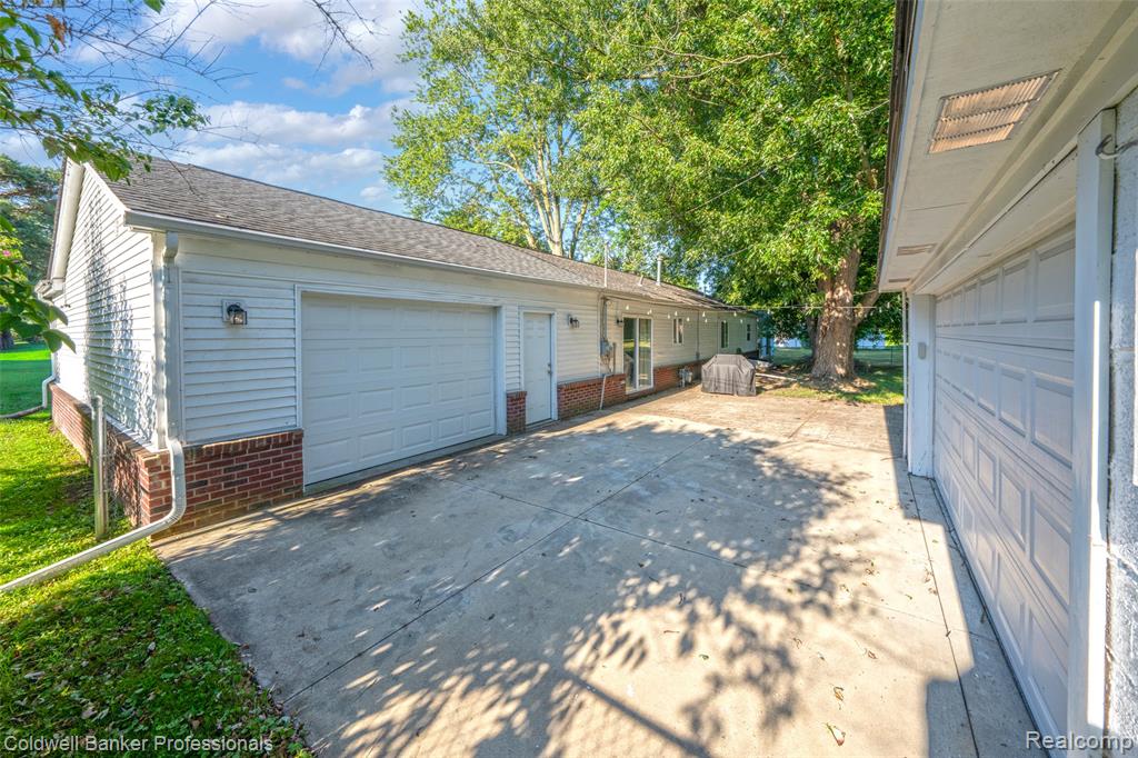 5475 Botsford Avenue Property Photo 25