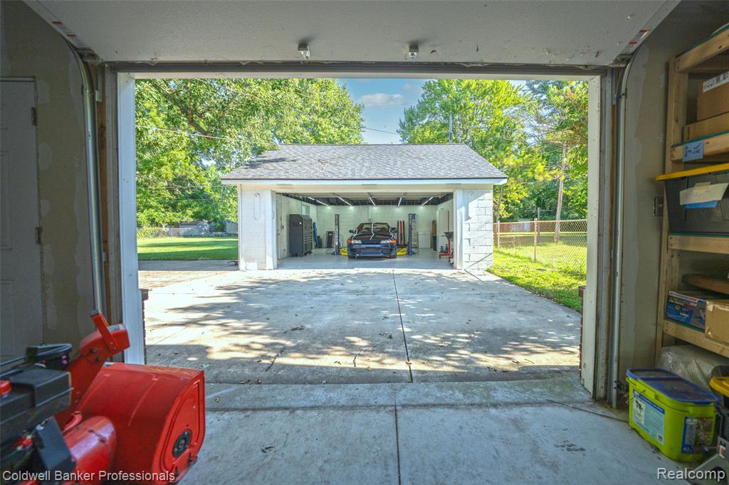 5475 Botsford Avenue Property Photo 32
