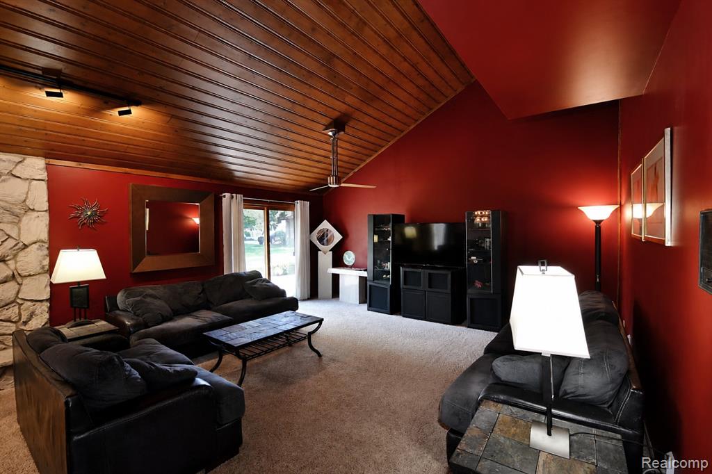 22783 Shadowglen Drive Property Photo 5
