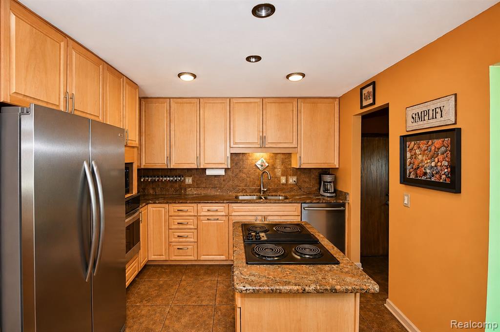 22783 Shadowglen Drive Property Photo 13