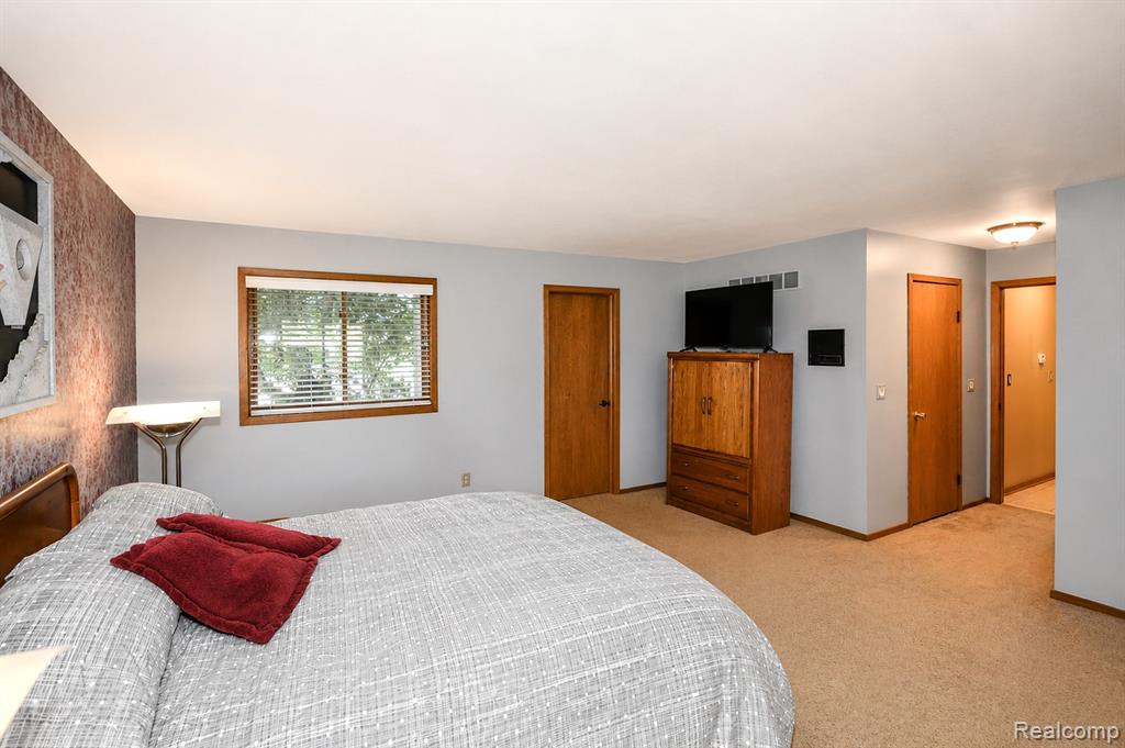 22783 Shadowglen Drive Property Photo 18