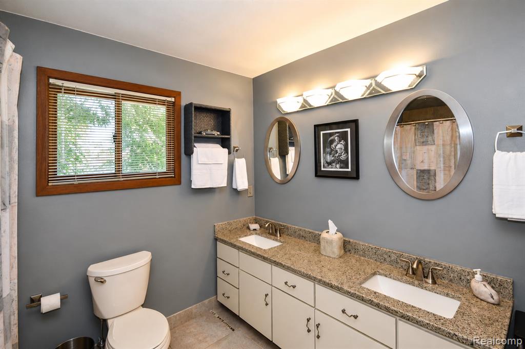 22783 Shadowglen Drive Property Photo 28