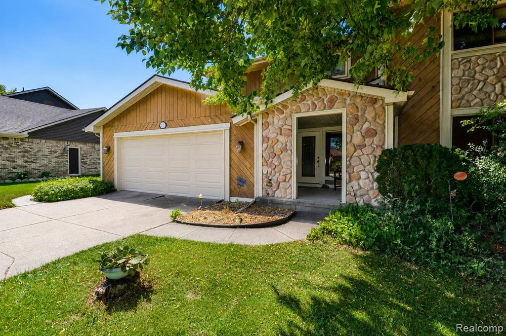 22783 Shadowglen Drive Property Photo 48