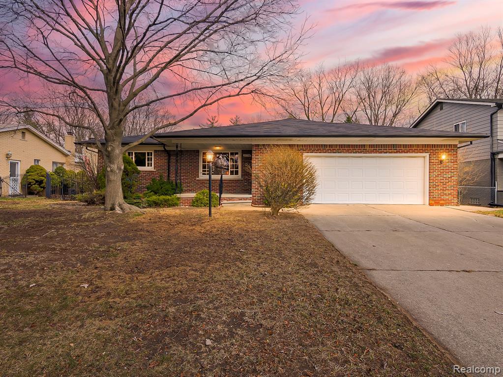 25748 Curie Avenue Property Photo 1