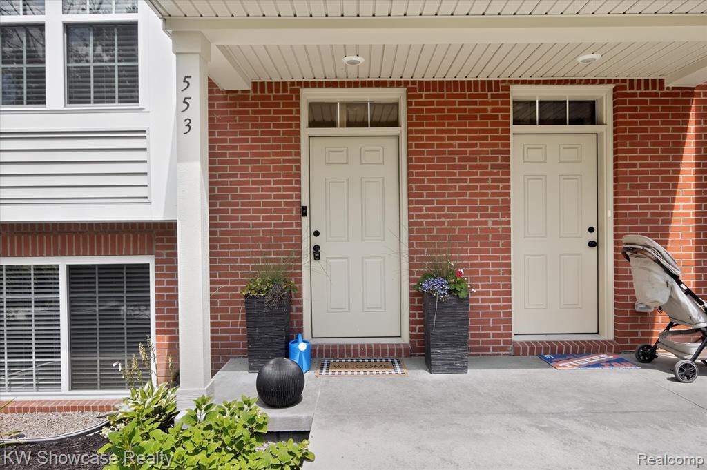 553 Village Lane Property Photo 4