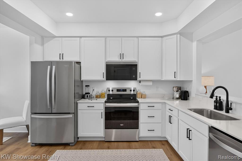 553 Village Lane Property Photo 8