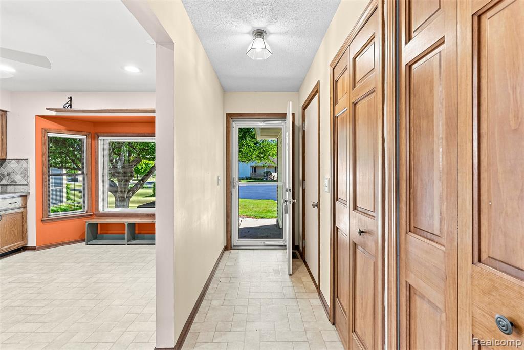 7464 Diane Court Property Photo 4