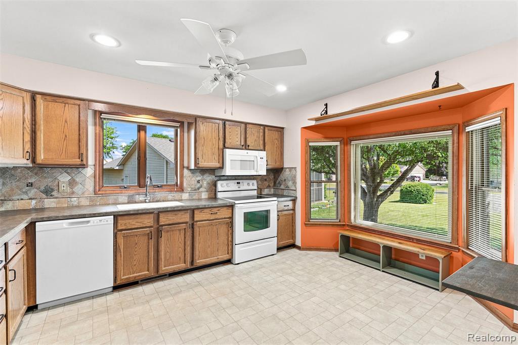 7464 Diane Court Property Photo 6