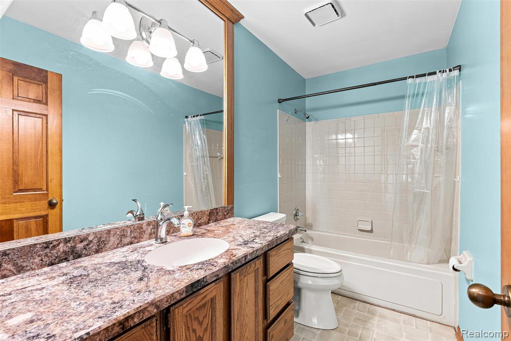 7464 Diane Court Property Photo 11